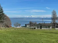 Stunning views, 6-Bedroom Farmhouse with beach access and mooring Hoteles en Eastsound