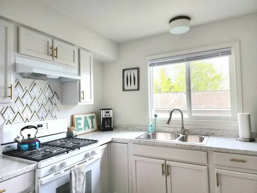 Denali Luxe Studio by airports, lakes, hiking, skiing. Newly remodeled.