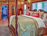 Large Family Lodge w/ Hot Tub, Sports Game Room, Gaming Room, and Pet Friendly!
