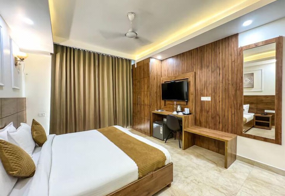 Hotel Nirvana Bliss, Behind Parmarth NiketanPremium Double Room