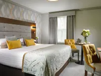 Bridge House Hotel, Leisure Club & Spa Hotels in Offaly