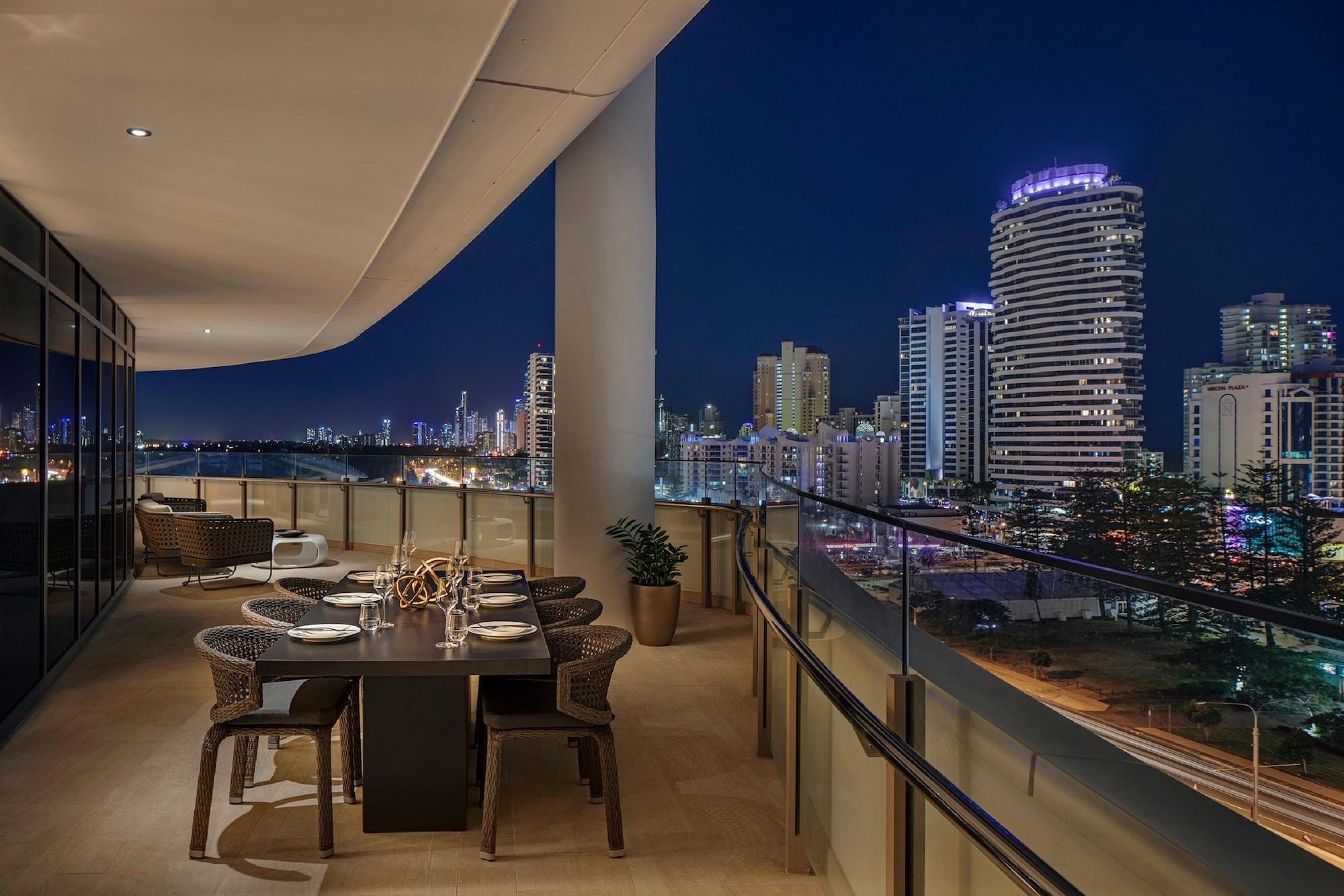 顶层豪华媒体套房