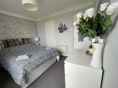 Villa - Sleeps 6 - Pets Ok - Pool - Parking Ξενοδοχεία στην πόλη 