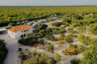 Le Soleil d'Or CaymanBrac Отели в г. 