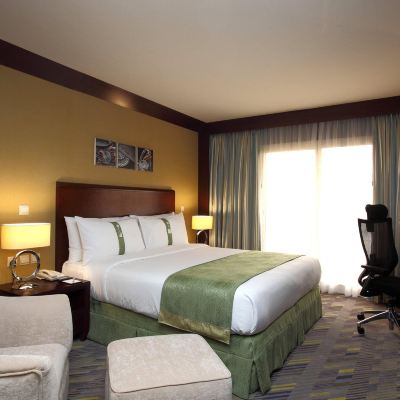 無障礙特大床房 阿爾科巴爾濱海路假日酒店優惠