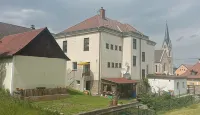 Frühstückspension Alte Volksschule Heinrichs bei Weitra Ξενοδοχεία στην πόλη 