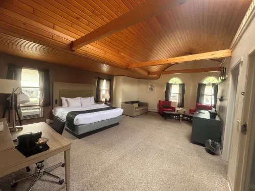 Pictured Rocks Inn and Suites
