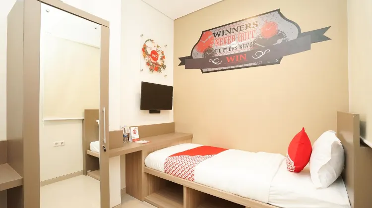 Super OYO 614 Graha 8 Syariah 部屋