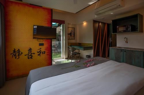 Ra Residence - Agarwal Group of HotelsDeluxe Double Room with Balcony