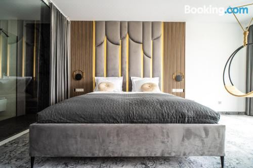 带阳台和海景的豪华双人房