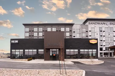 Sandman Signature Dartmouth Hotel & Suites Hotels in 