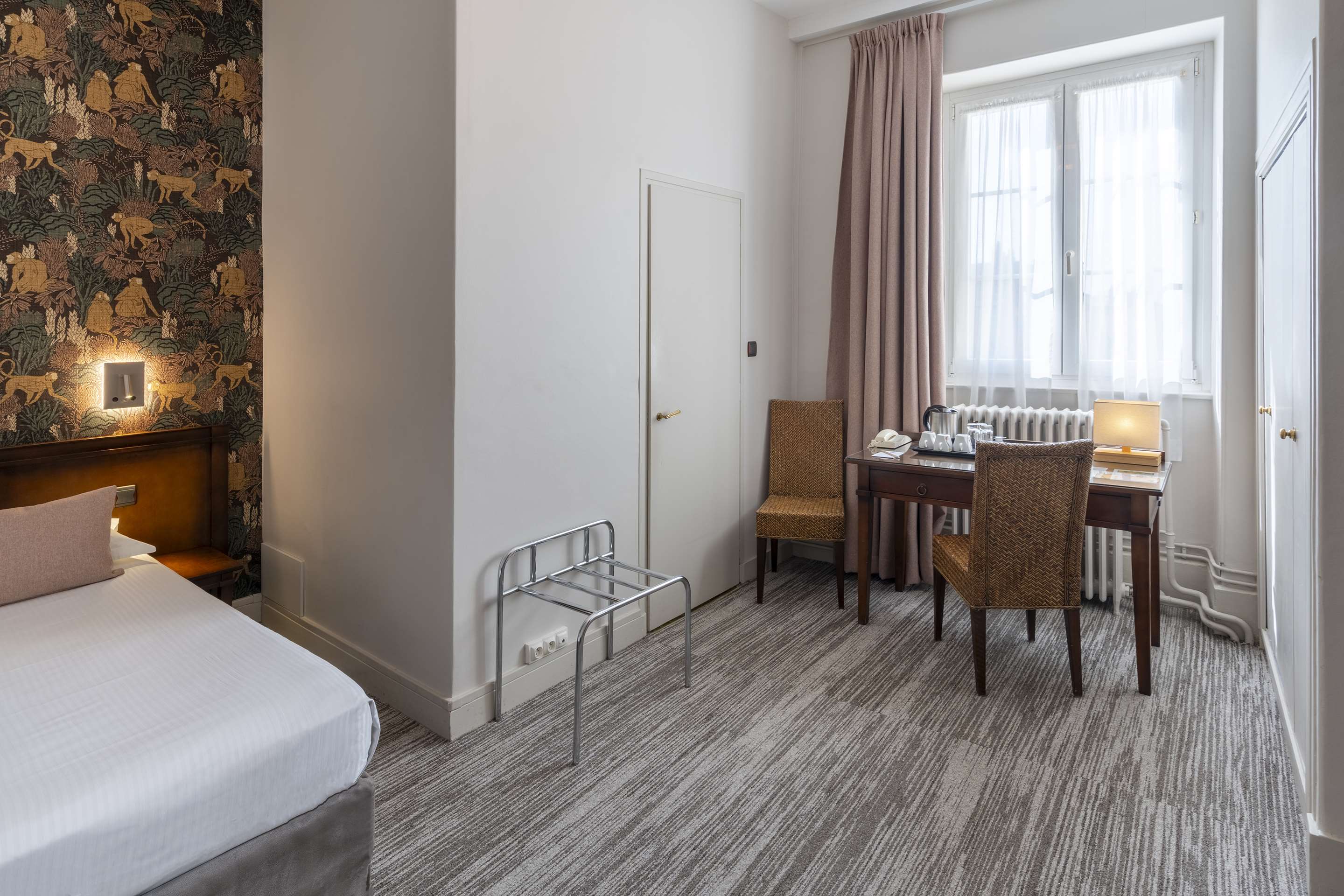 家庭间 - 1张大号床和2张单人床