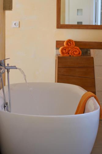 带露台并享有海景的套房