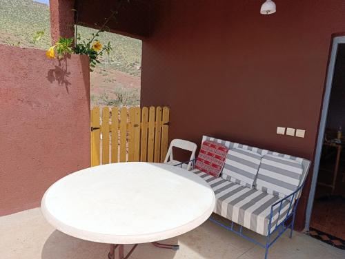 带湖景的双人间