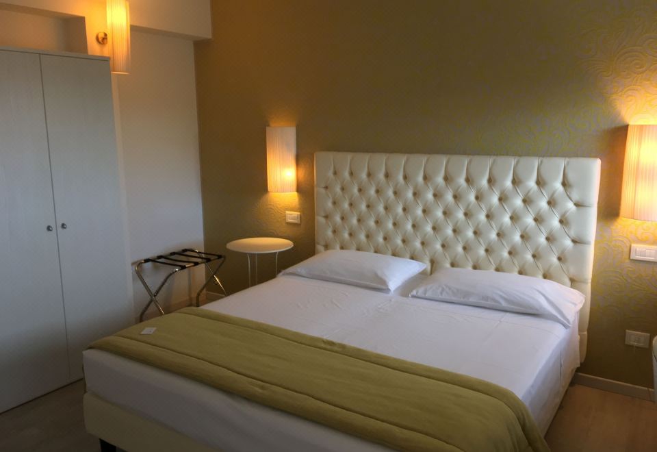 标准双人或双床房， 1卧室， 冰箱， 城市景观