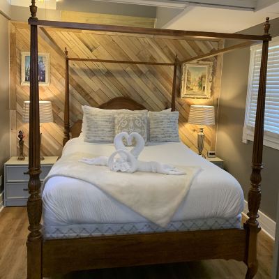 Deluxe Suite, 2 Bedrooms, Courtyard View Peace & Plenty Inn Bed and Breakfast Downtown St Augustine Promo Code