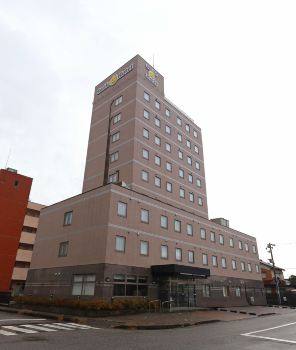 高岡站前微笑酒店