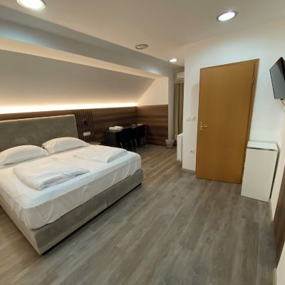 Economy King Room-Non-Smoking Cirman Rooms Promo Code