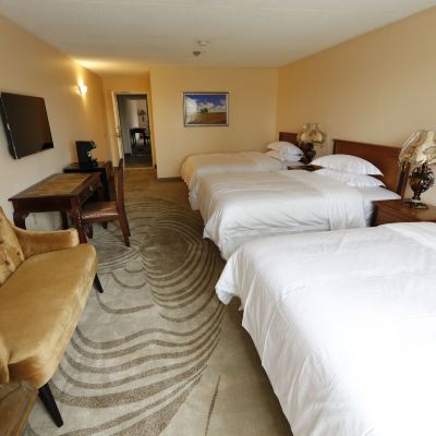Family Room Fullerton Manor Inn Promo Code