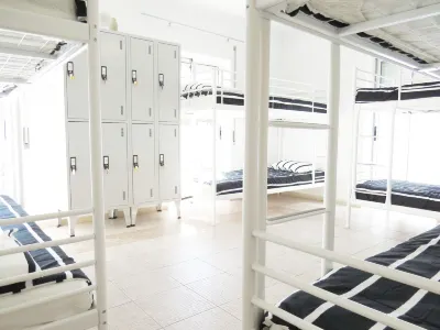 The 17 Party Hostel Hoteles en 