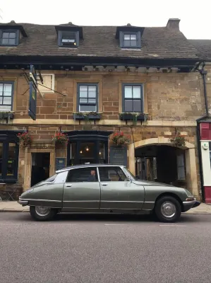 The Crown Hotel di 