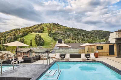Goldener Hirsch, Auberge Collection Отели в г. 