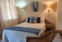 Charming 3 bedroom villa with pool, only 4 minutes walk to the beach Các khách sạn ở 