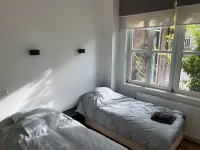Canal house ground floor in historic center Gouda 고우타 호텔