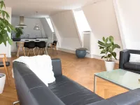 Canal house top floor in historic center Gouda 고우타 호텔