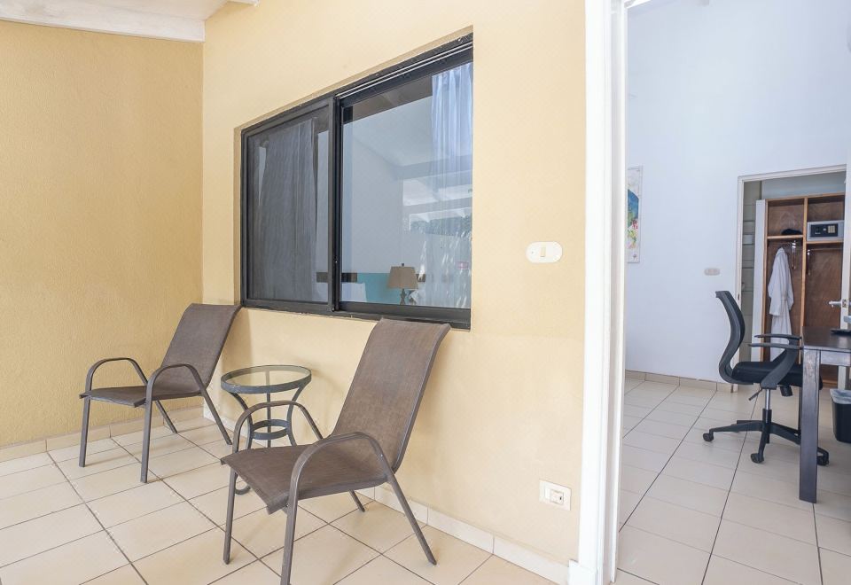 标准单人房， 1 张特大床， 无烟房