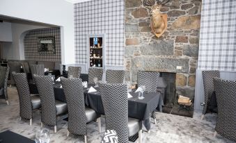 Haughton Arms Hotel - Housity