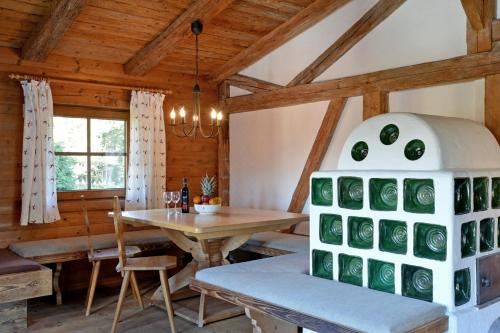 带阳台的两卧室公寓-附楼