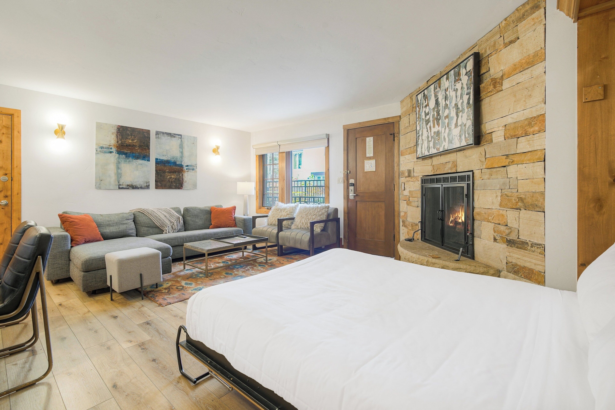 开间 （Lodge， with Murphy Bed）