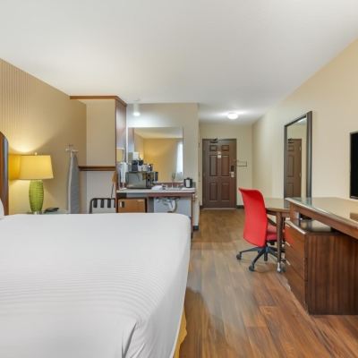 King Room with Roll-in Shower Rogue Regency Inn & Suites Promo Code