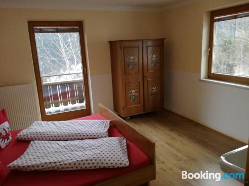 带阳台的两卧室公寓