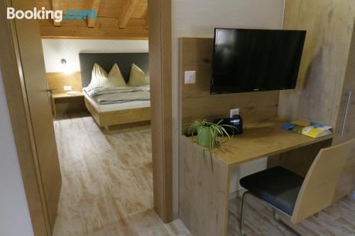 带阳台的两卧室公寓