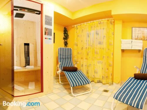 带山景的双人间