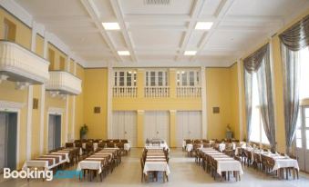 Hotelli-Ravintola Mäntän Klubi - Housity