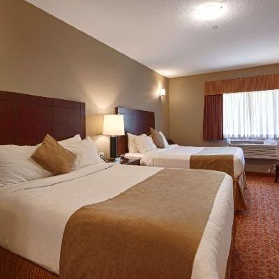 Suite-1 Room 3 Beds, Non-Smoking, One King Bed, Two Queen Beds, Flat Screen Television, Desk, Microwave and Refrigerator, Continental Breakfast