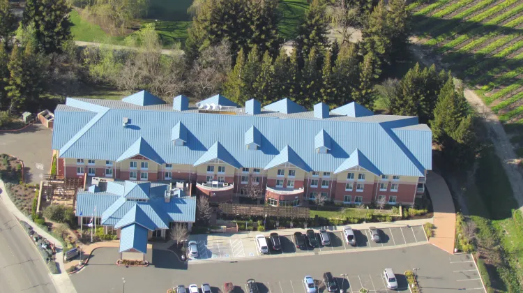 Hilton Garden Inn Sonoma County Airport Exterior