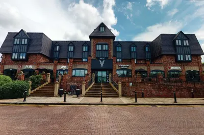 Village Hotel Warrington Hotel di 