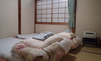 Guest House Shikotsu Kamui - Hostel