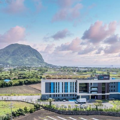 Pool Deluxe Double Room-Swimming Pool Access 산방산 호텔 쿠폰