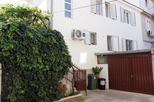 带阳台的小单间