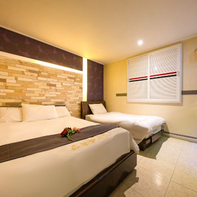 Standard Twin Room Ambassador Promo Code