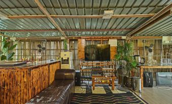 OYO 90636 Teratak Zakiah Chalet - Housity