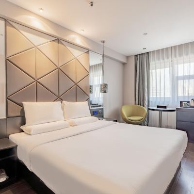 高級大床房（暖氣） 桔子酒店（濟南泉城廣場店）優惠