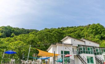 Gapyeong Kona Pension (Spa, Individual Barbecue, Outdoor Pool)