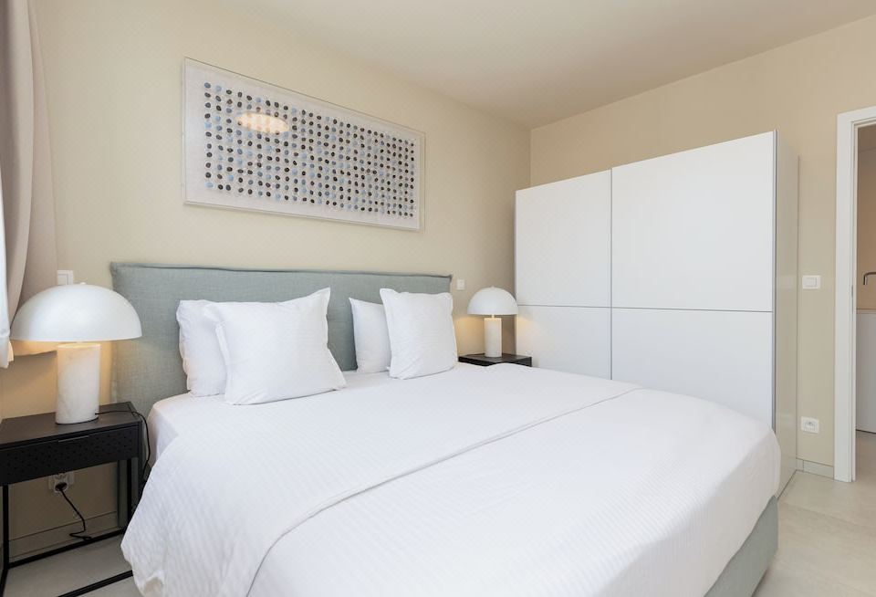 豪華兩卧室公寓 - 帶陽台和城市景觀