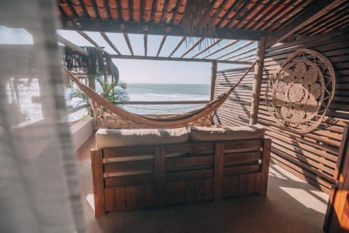 带私人外部浴室的三人房